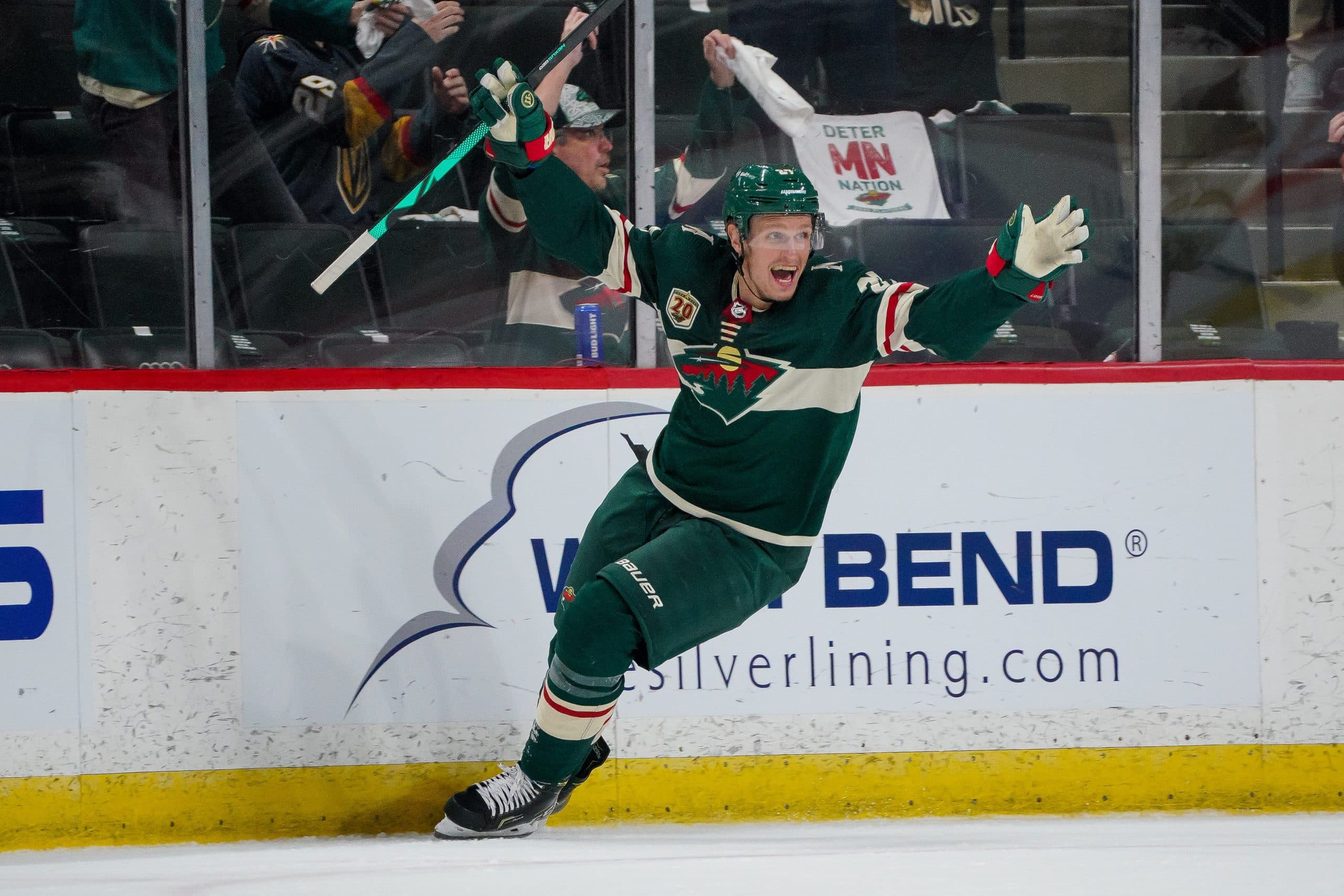 Minnesota Wild re-sign Nick Bjugstad to one-year contract