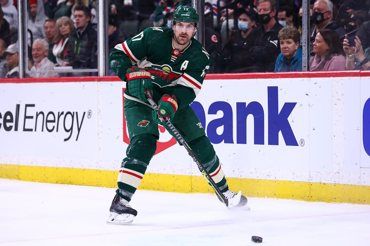 Wild's Marcus Foligno exits games with lower-body injury