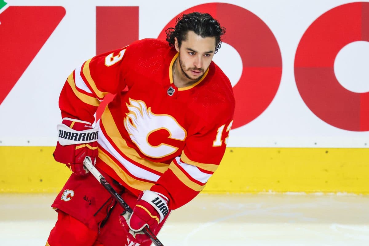 Calgary Flames Right Wing Andrew Mangiapane adjusts his jersey