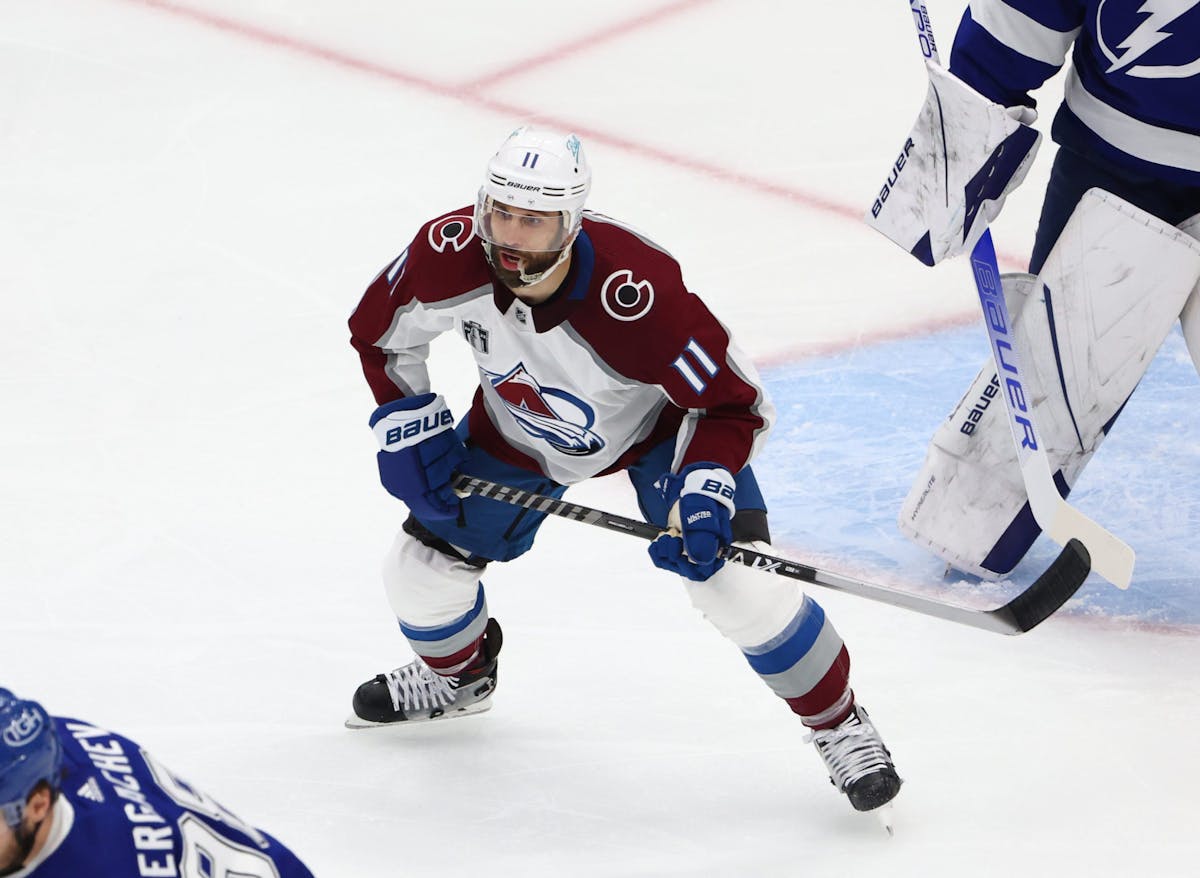 Avalanche sign forward Kiefer Sherwood to one-year deal