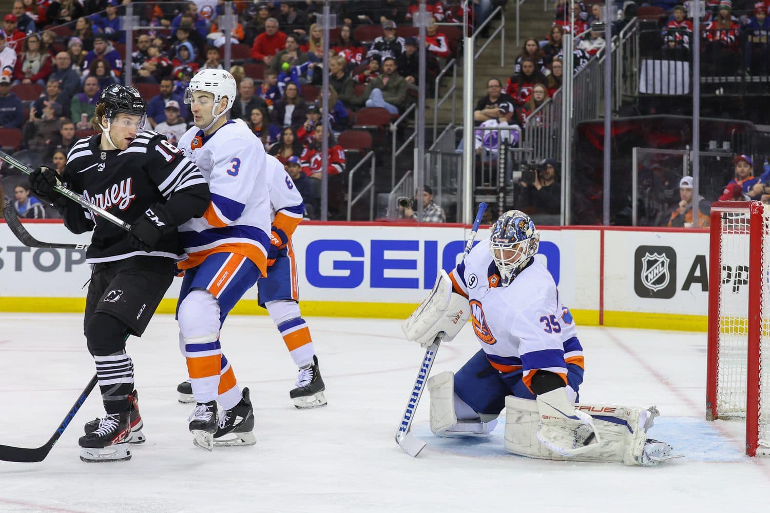 New York Islanders sign RFA Parker Wotherspoon, UFAs Nikita Soshnikov and Cory Schneider