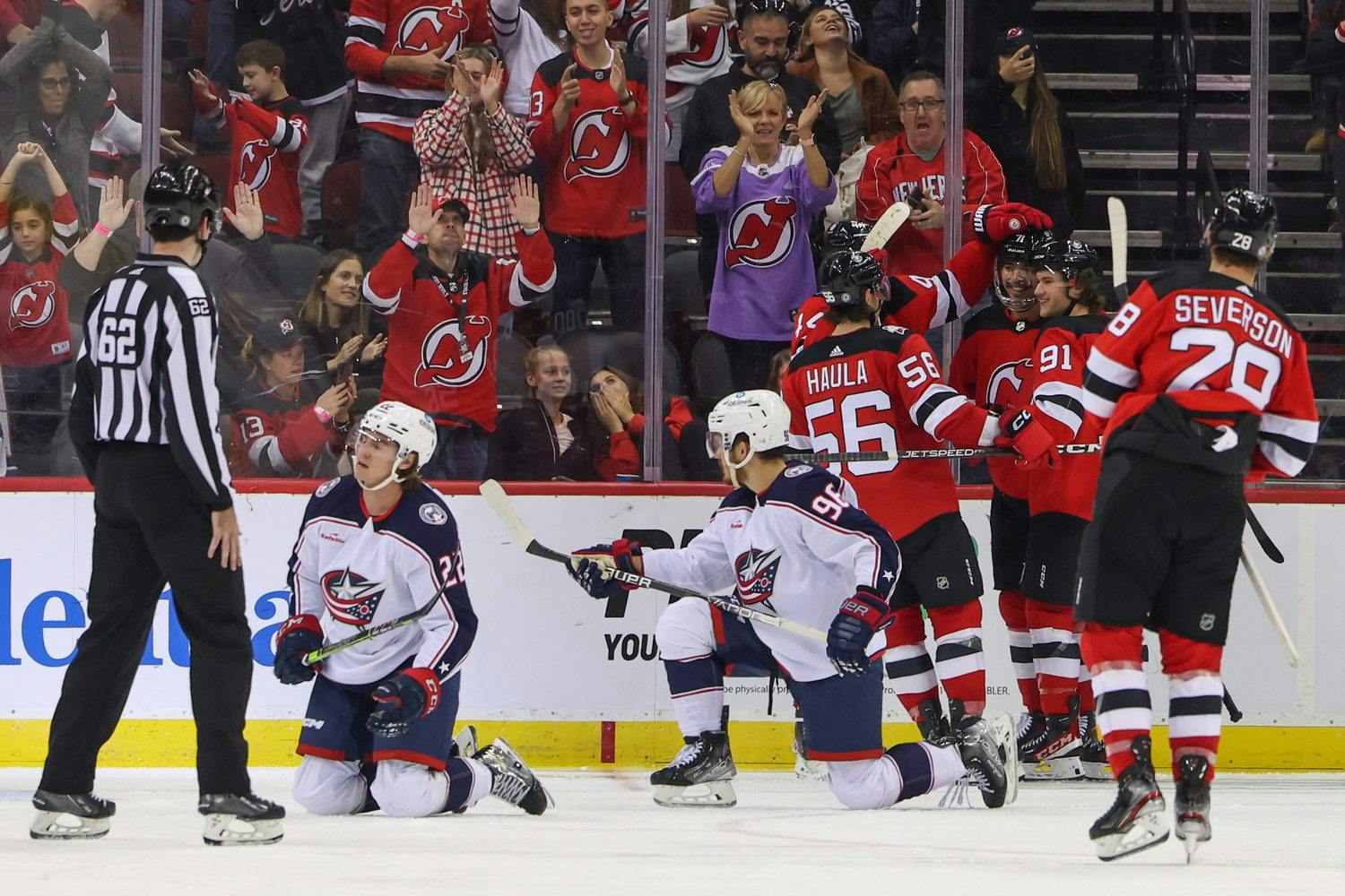 Devils beat Flyers for team-record 11th straight road win - The