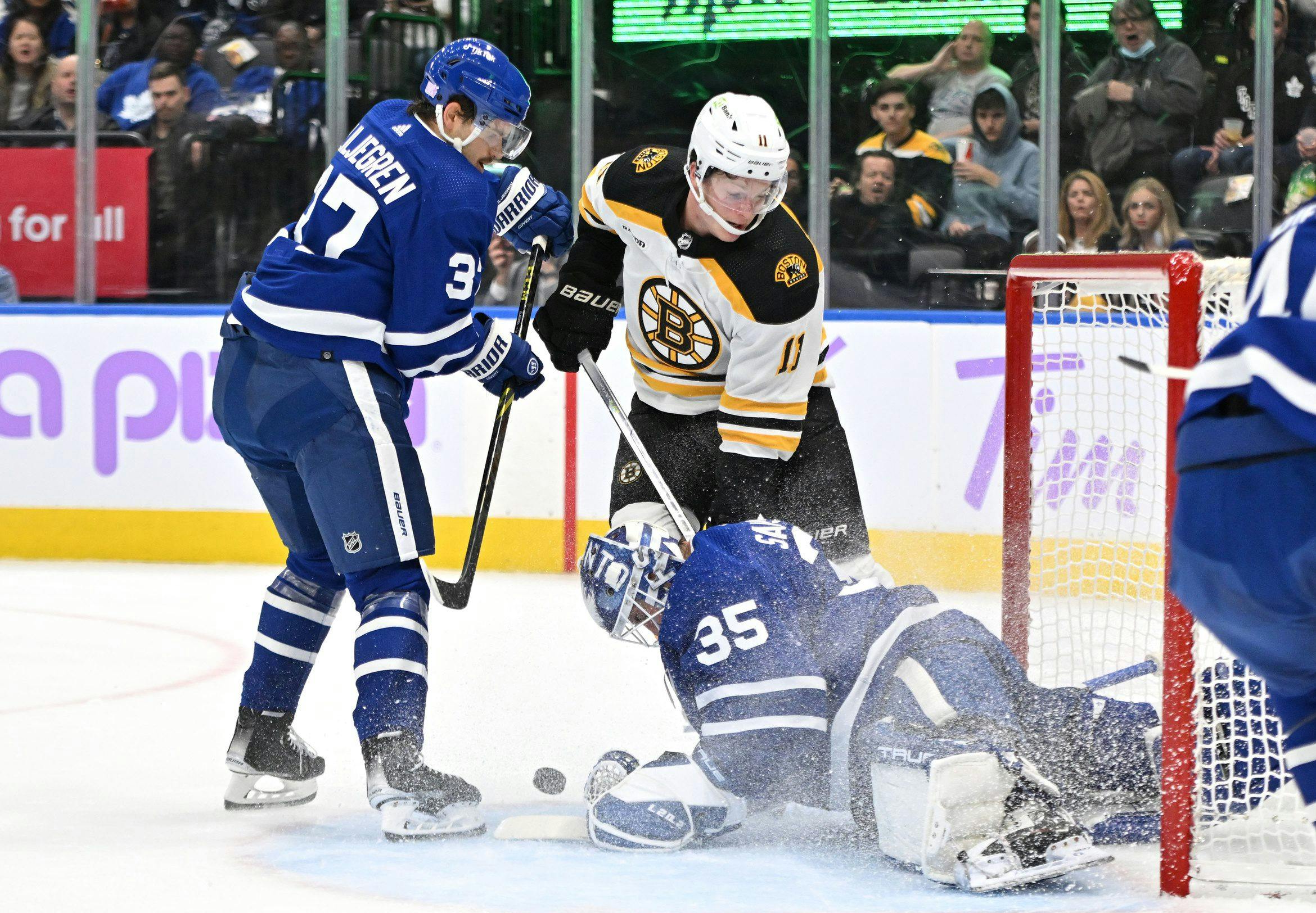 Toronto Maple Leafs’ Ilya Samsonov leaves game early with knee injury
