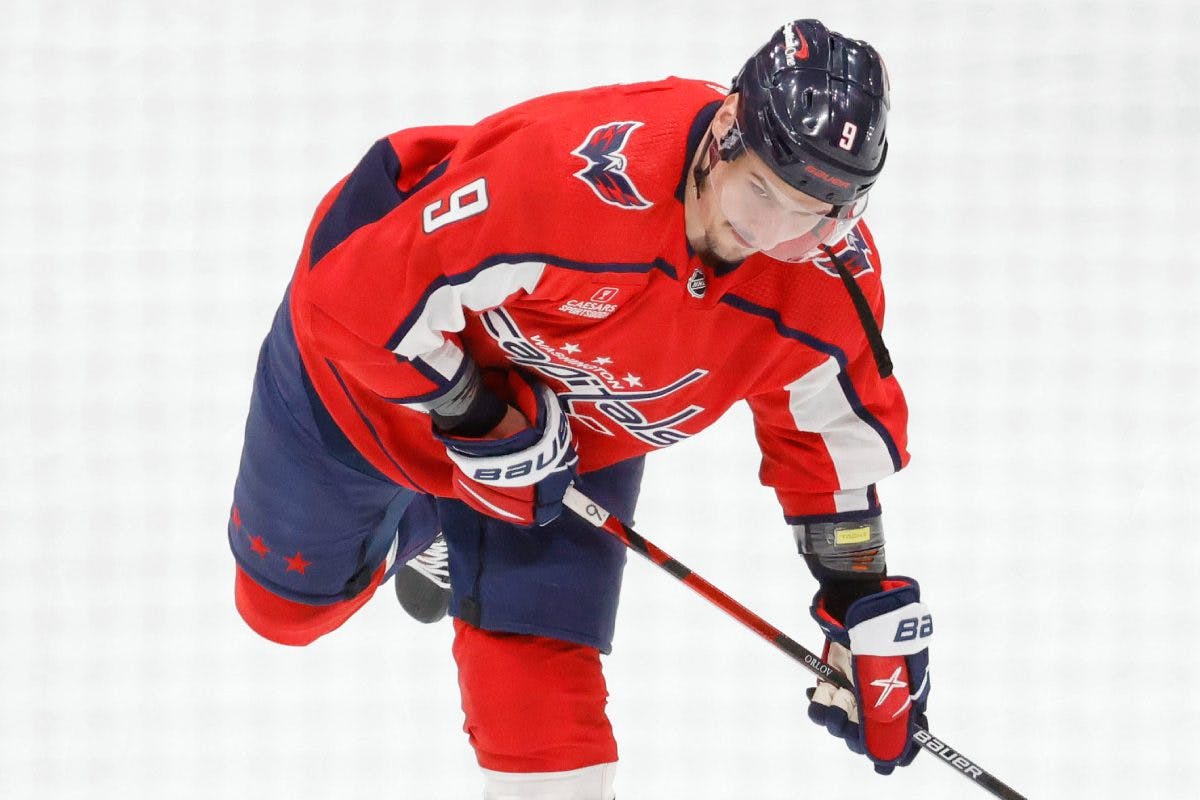 Ovechkin plays one shift in return before leaving with lower-body