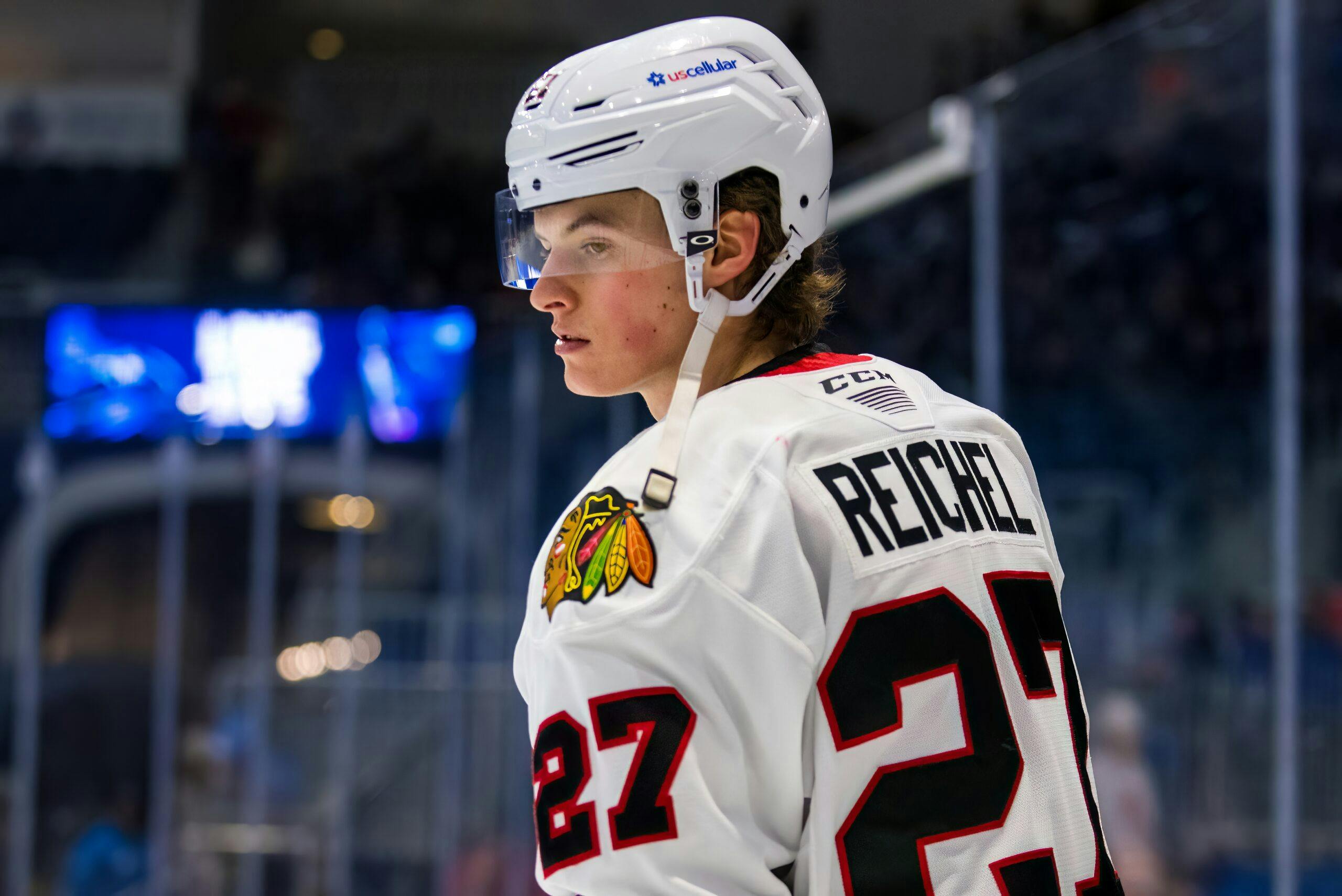 Chicago Blackhawks win in Lukas Reichel's NHL debut