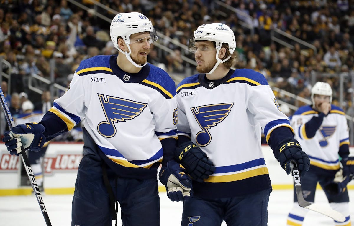 Blues' Thomas won't return to game vs. Coyotes with upper-body injury