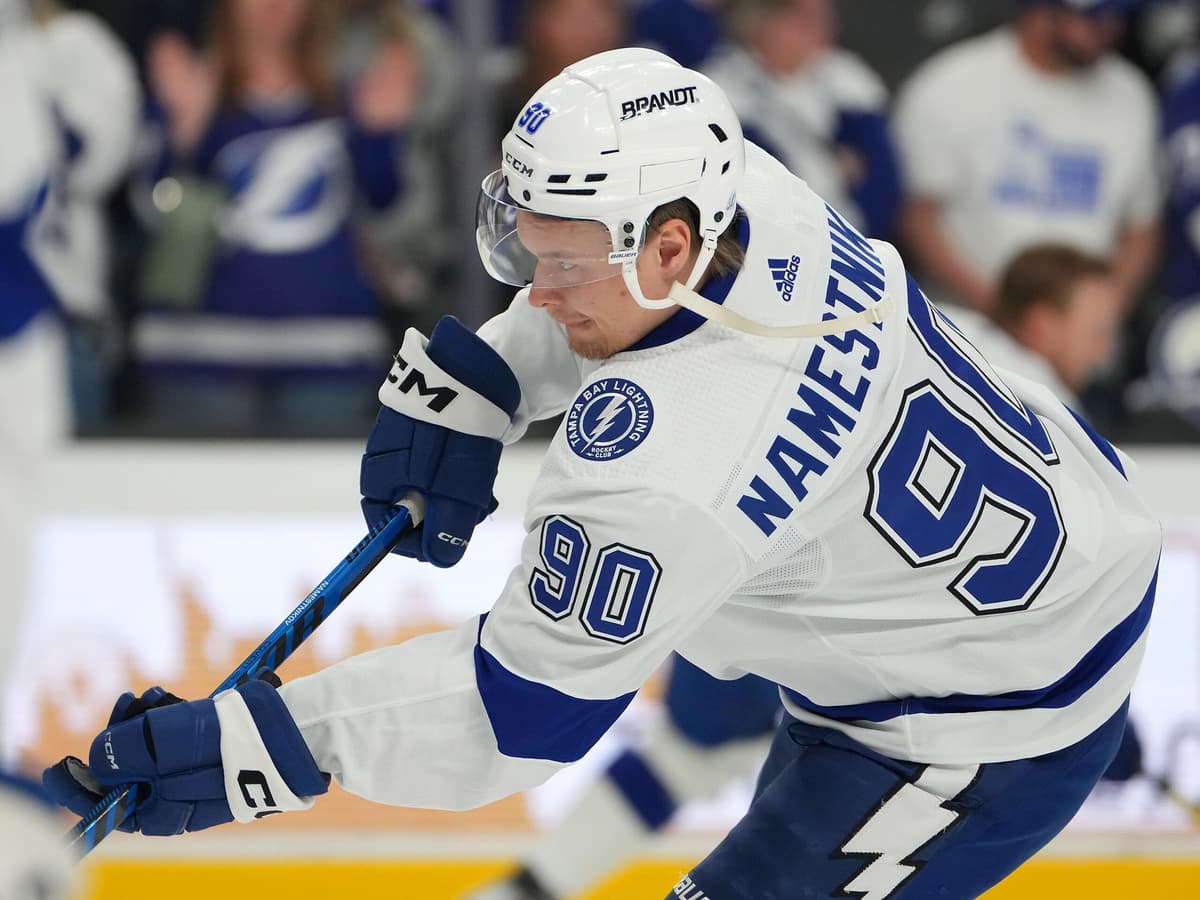 Tampa Bay Lightning trades Vladislav Namestnikov to San Jose Sharks for