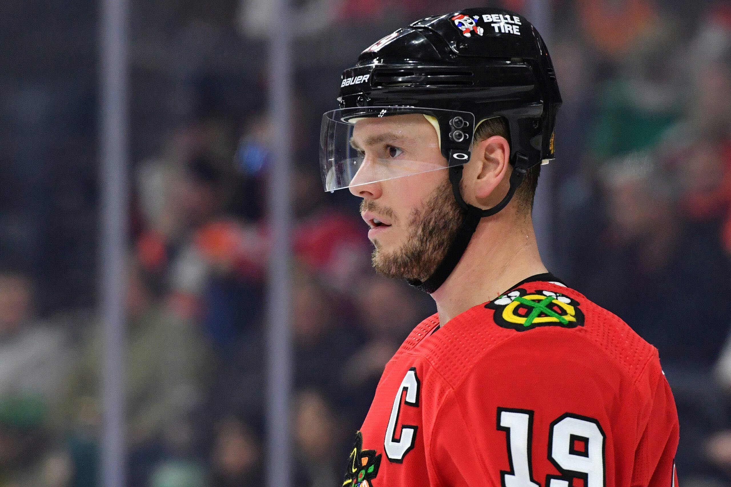 Blackhawks mishandle announcement, but fans give departing Toews a