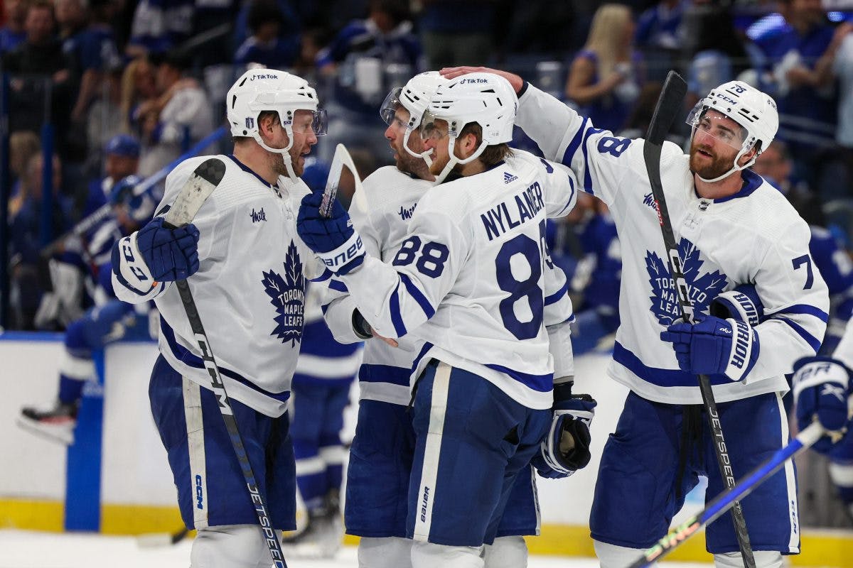 Maple Leafs come back to top Lightning, take 3-2 series lead