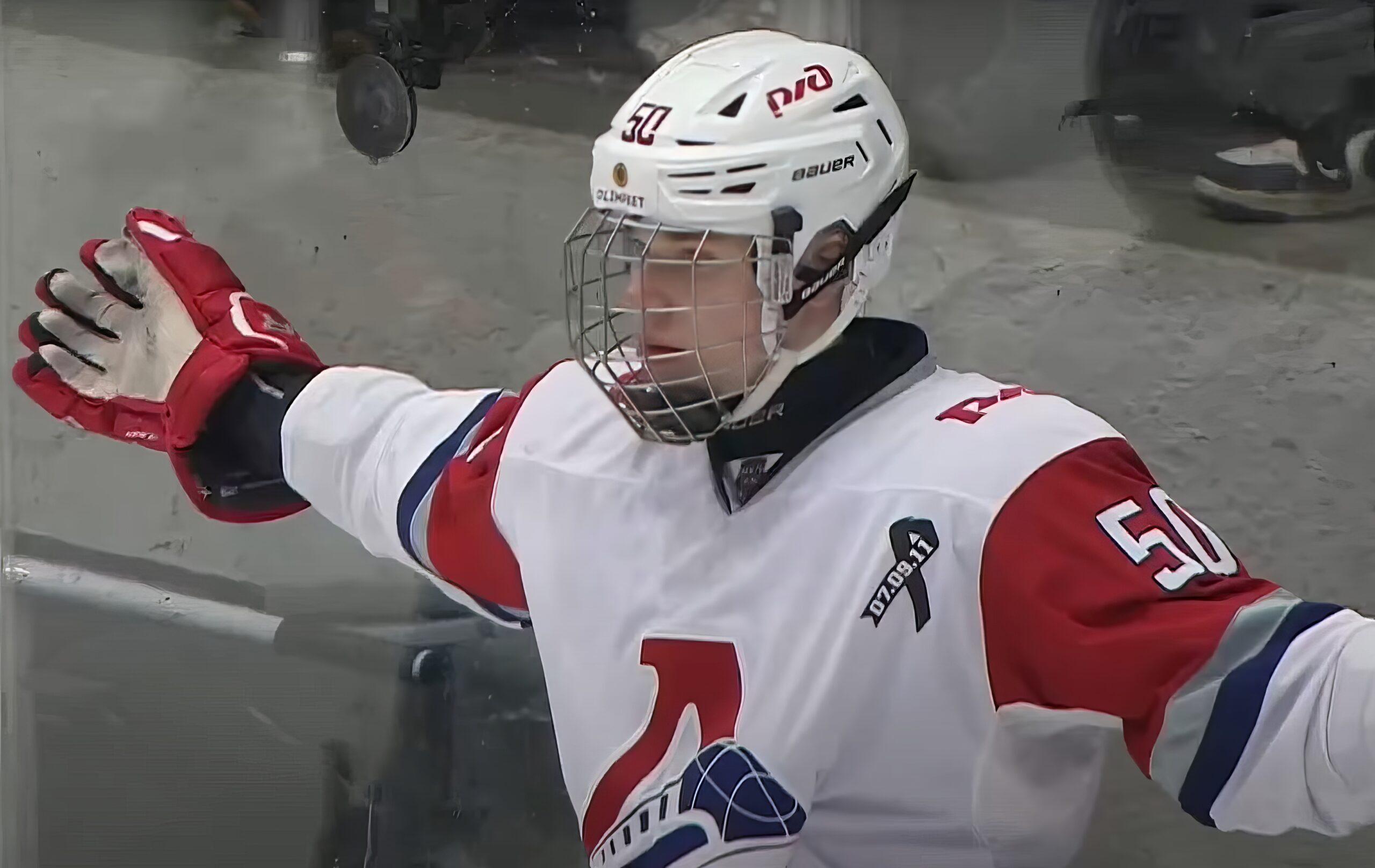 Zach Benson puts on a Buffalo Sabres jersey after being picked by