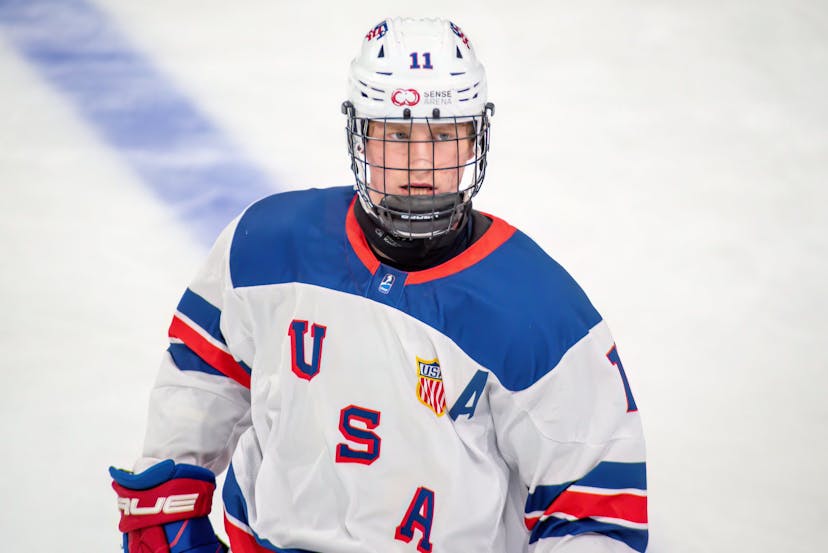 Chicago Blackhawks select Oliver Moore with No. 19 pick in 2023 NHL