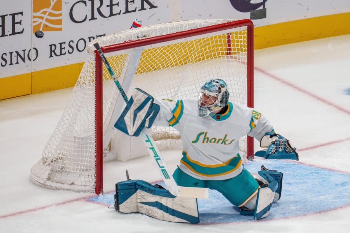 San Jose Sharks sign goalie Eetu Makiniemi to  one-year, two-way contract worth $775,000