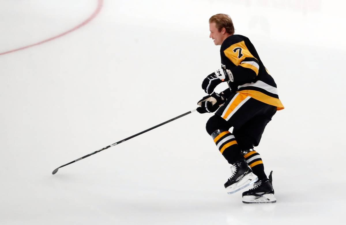 Penguins’ John Ludvig knocked out after collision, leaves games vs. Stars