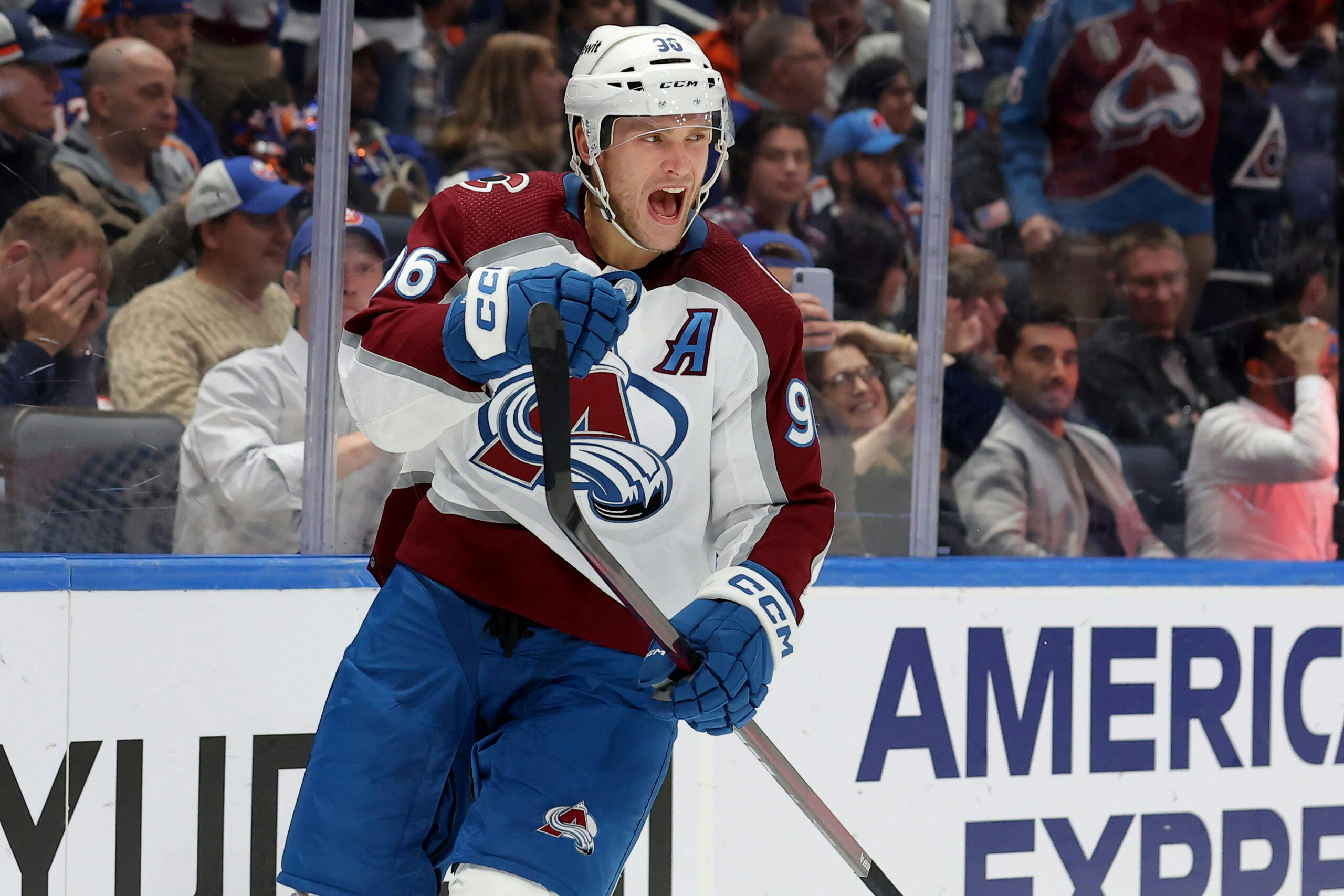Colorado Avalanche set NHL record for 15th-straight road victory