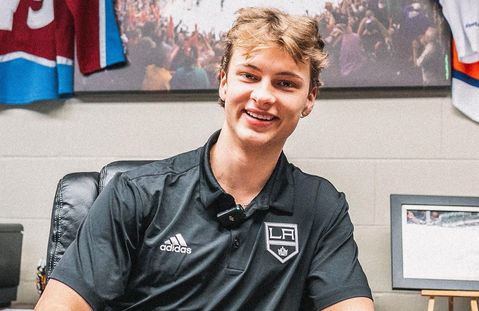 Los Angeles Kings sign defenseman Angus Booth to entry-level contract