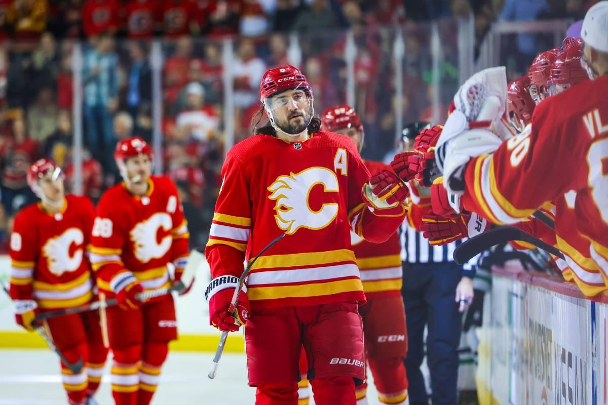 Flames defenseman Chris Tanev remains out with upper-body injury, flies home from team road trip