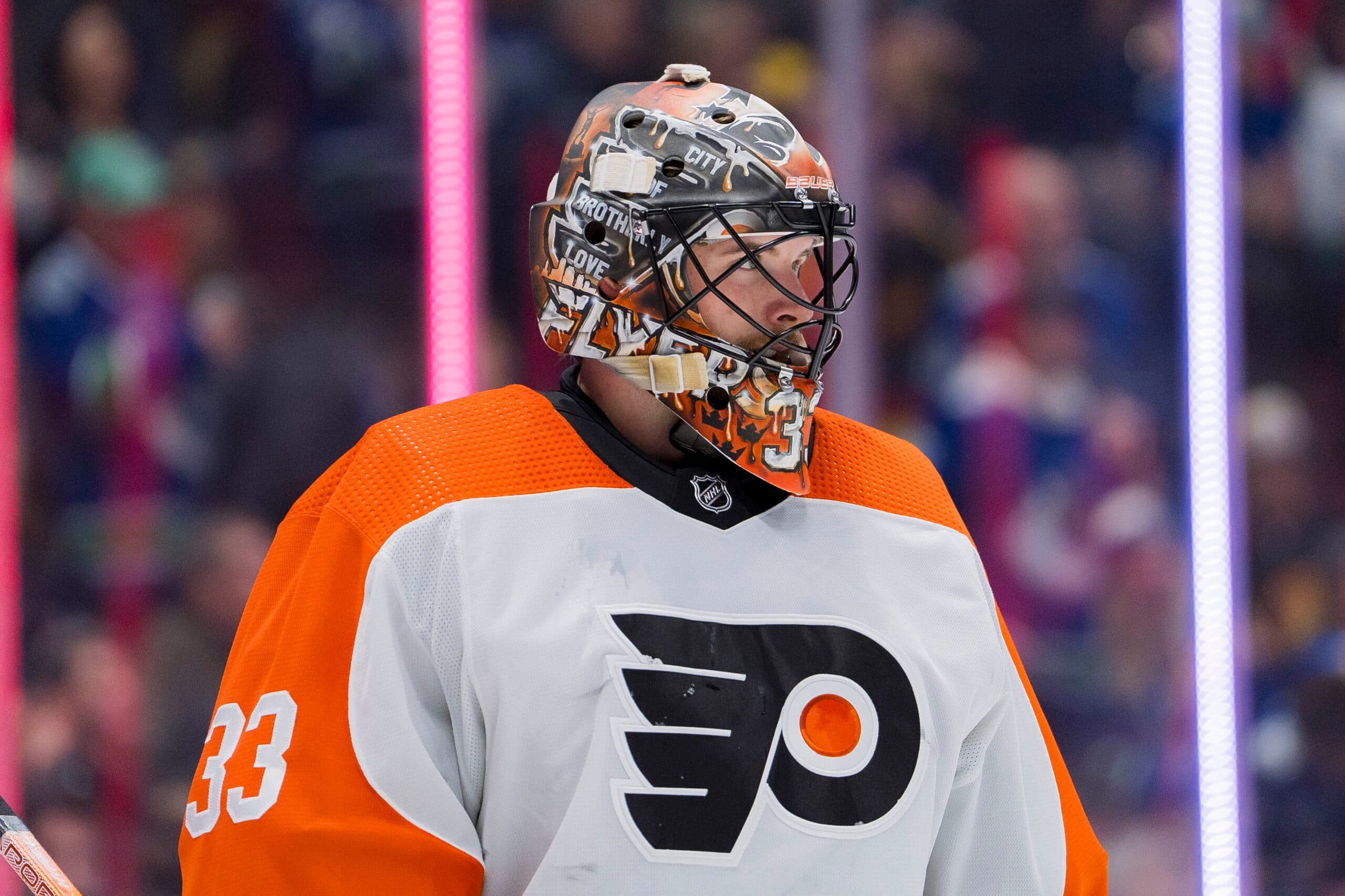 Philadelphia Flyers’ Samuel ersson reportedly leaves game due to dehydration; Travis Konecny for illness