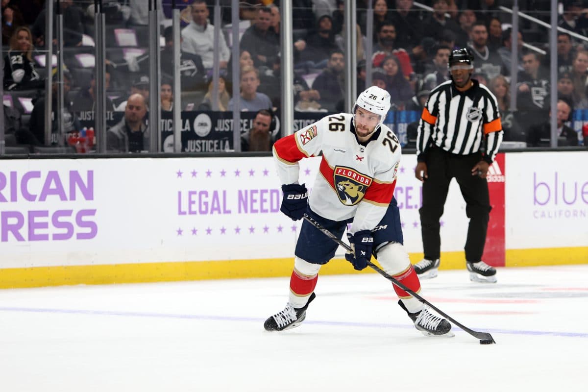 Florida Panthers sign Uvis Balinskis to two-year contract extension