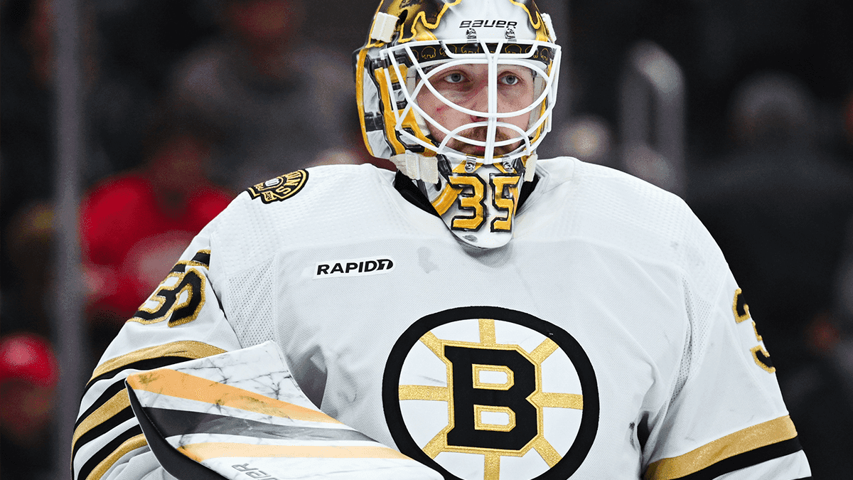 Bruins’ Linus Ullmark leaves game vs. Coyotes with injury