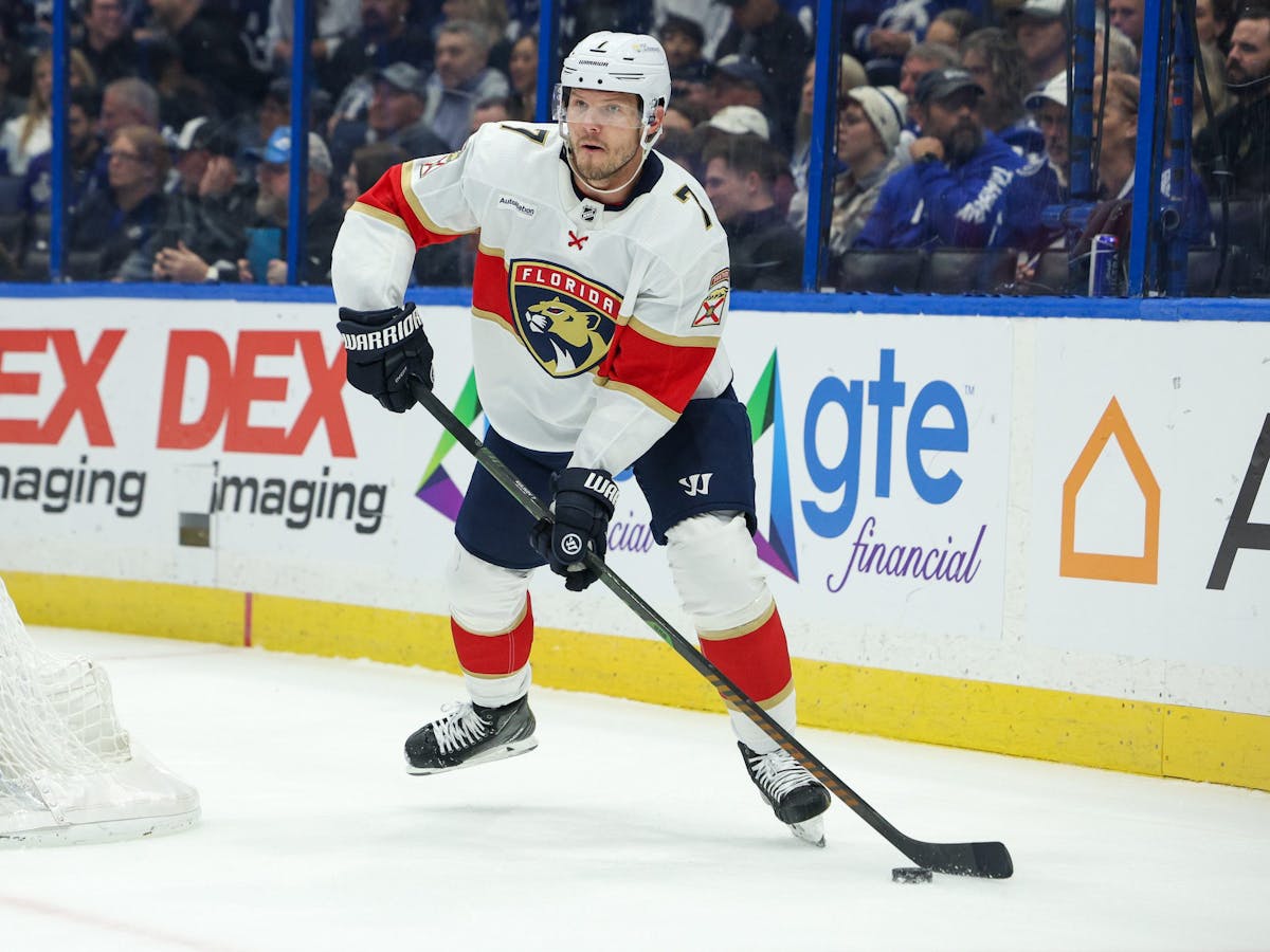 Florida Panthers extend Dmitry Kulikov’s contract for four years at $1.15M AAV