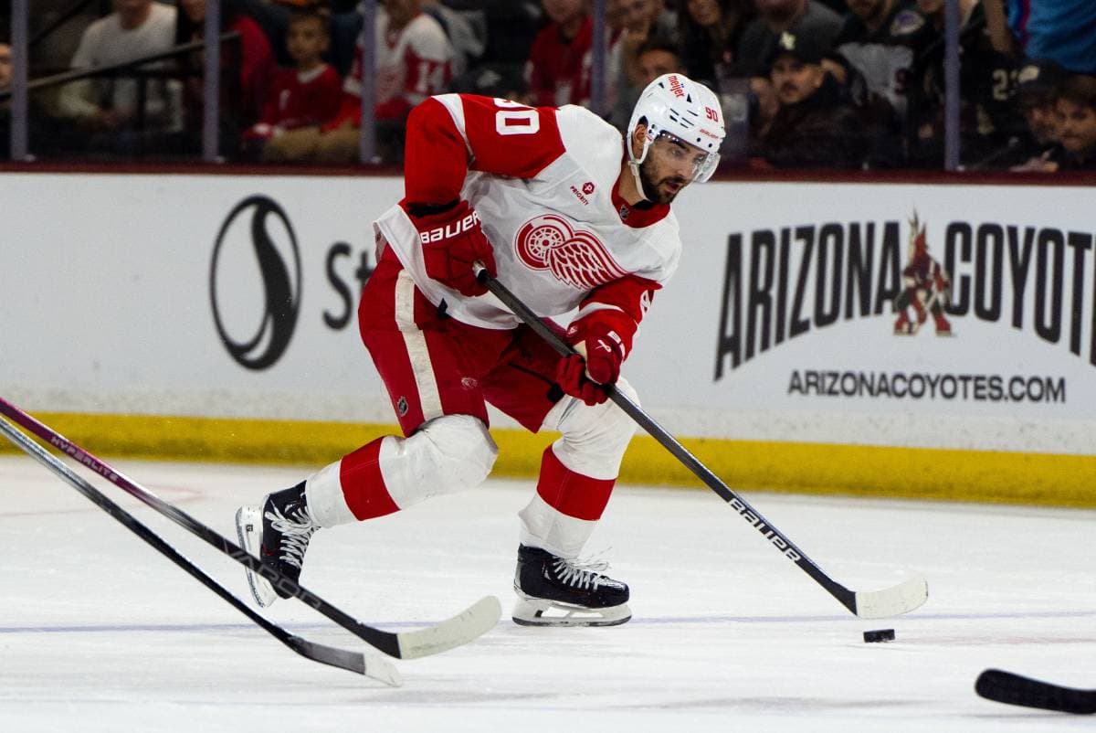 Detroit Red Wings forward Joe Veleno leaves game after taking puck to the head