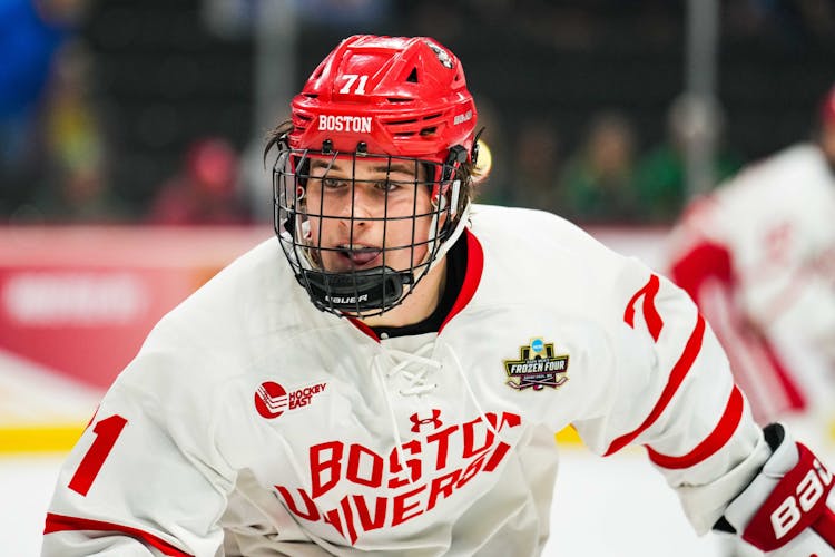 Top 2025 NHL Draft prospect Macklin Celebrini wins 2025 Hobey Baker