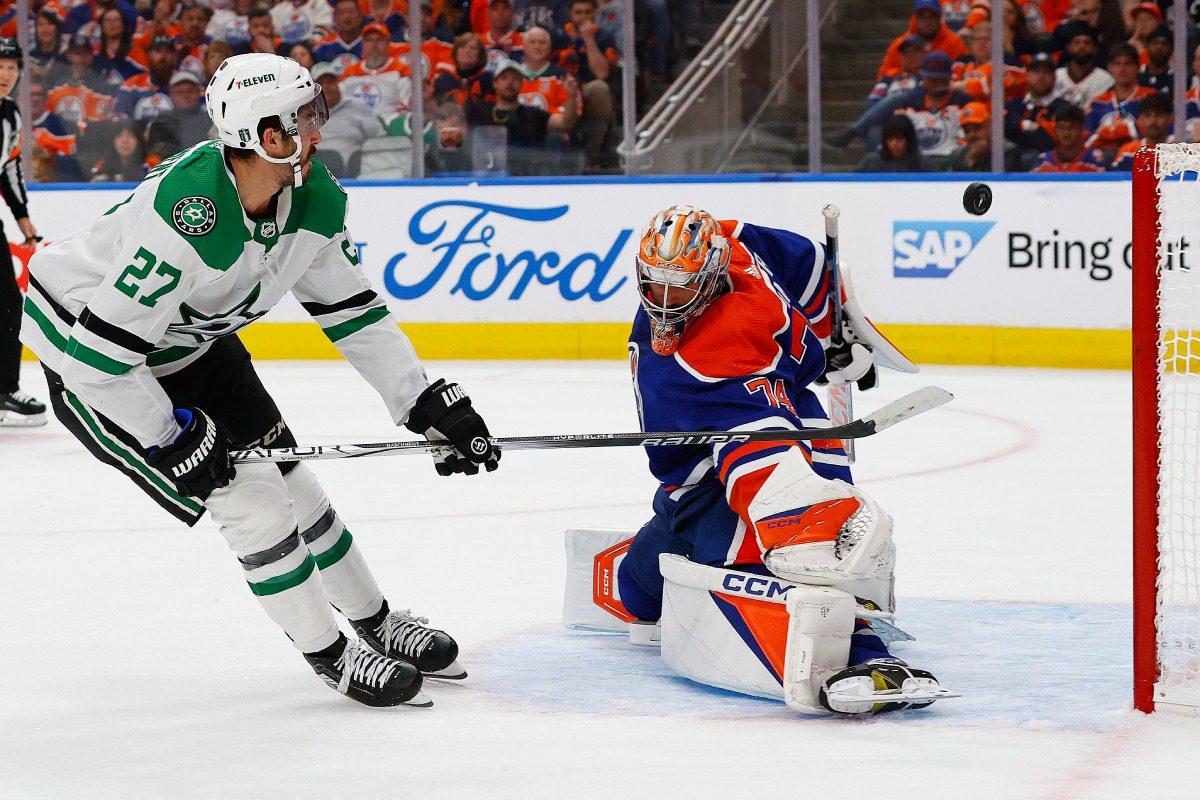 Edmonton Oilers goaltender Stuart Skinner