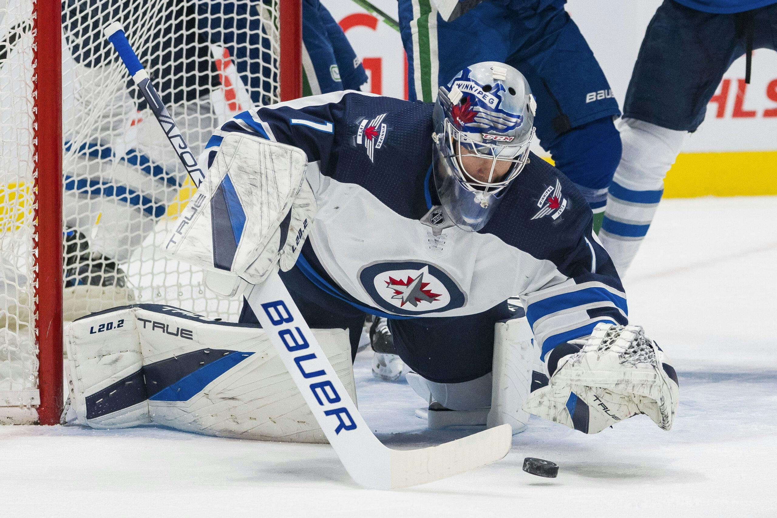 Eric Comrie returns to Winnipeg Jets on one-year deal