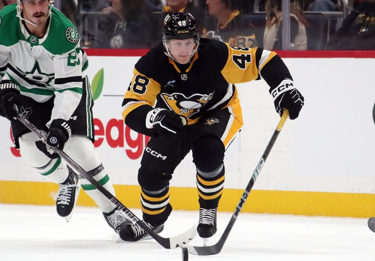 Penguins place Valtteri Puustinen on waivers