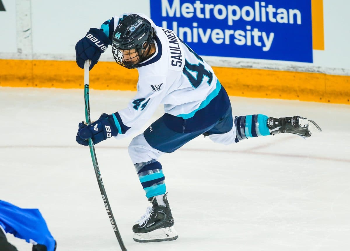 New York Sirens forward Jill Saulnier