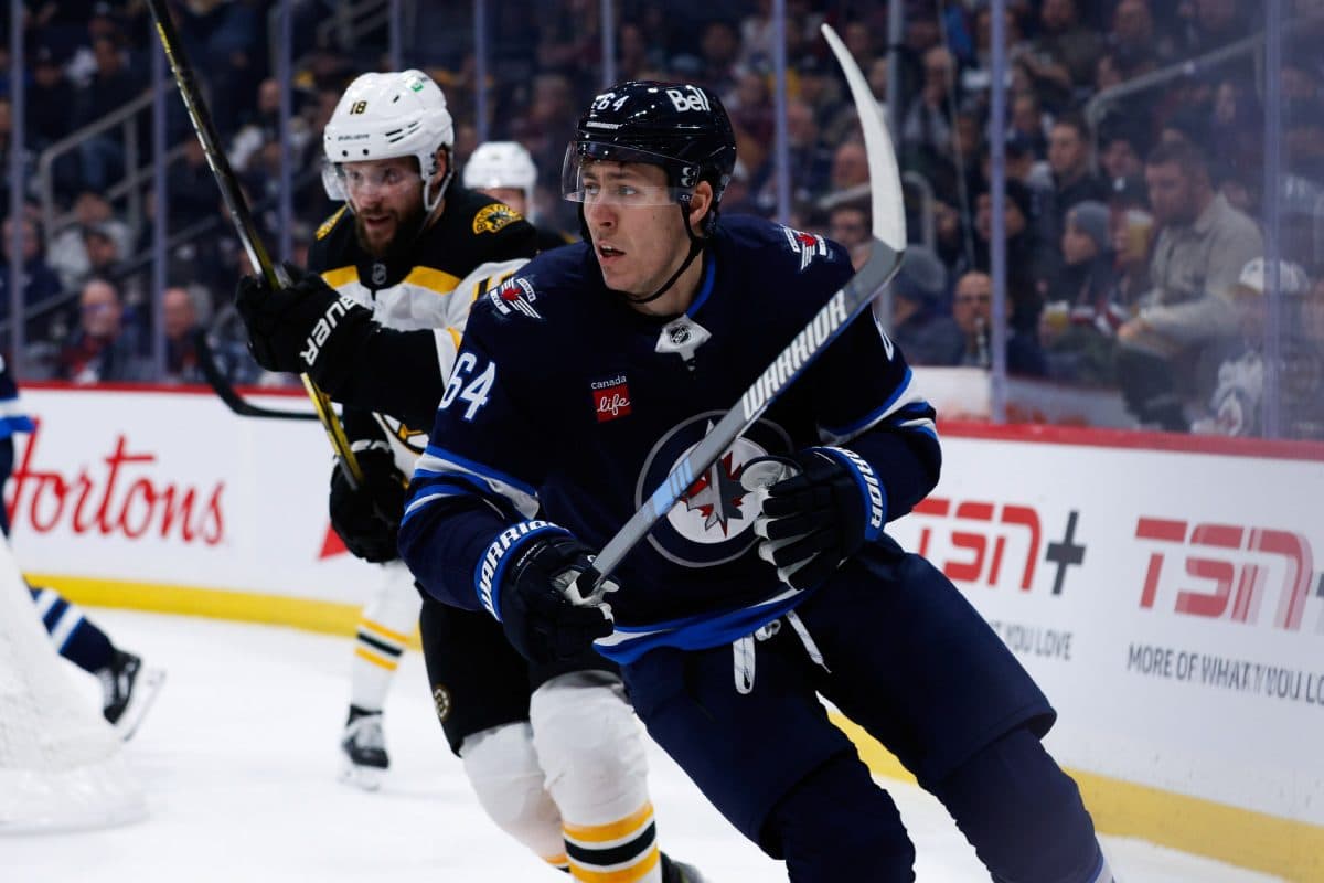 Jets’ Logan Stanley to be out until after holiday break after blocking shot