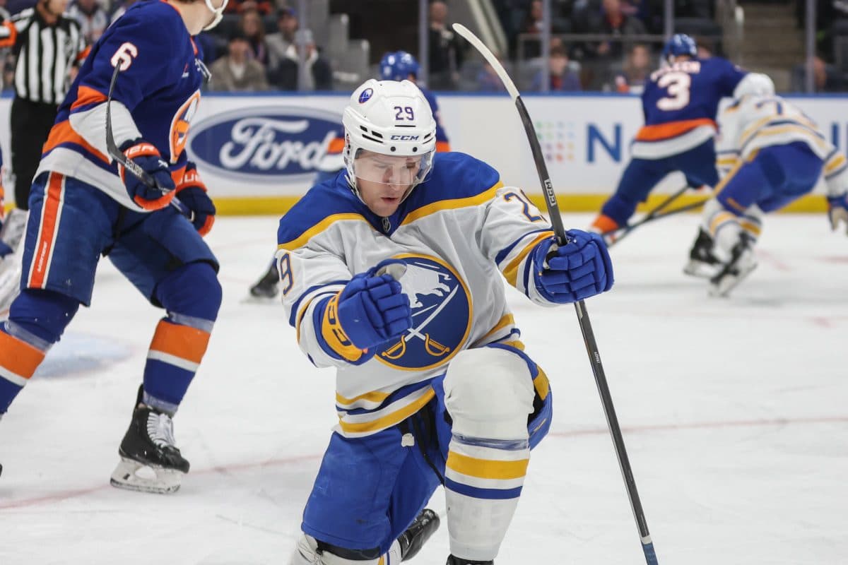 Sabres end 13-game losing streak, beat Islanders 7-1