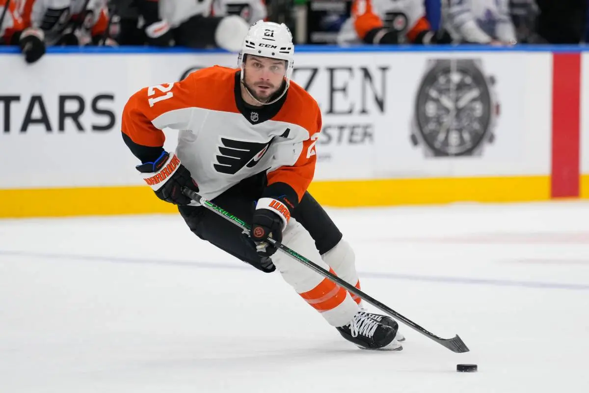 Flyers’ Scott Laughton fined $5,000 for cross-check on Islanders’ Maxim Tsyplakov