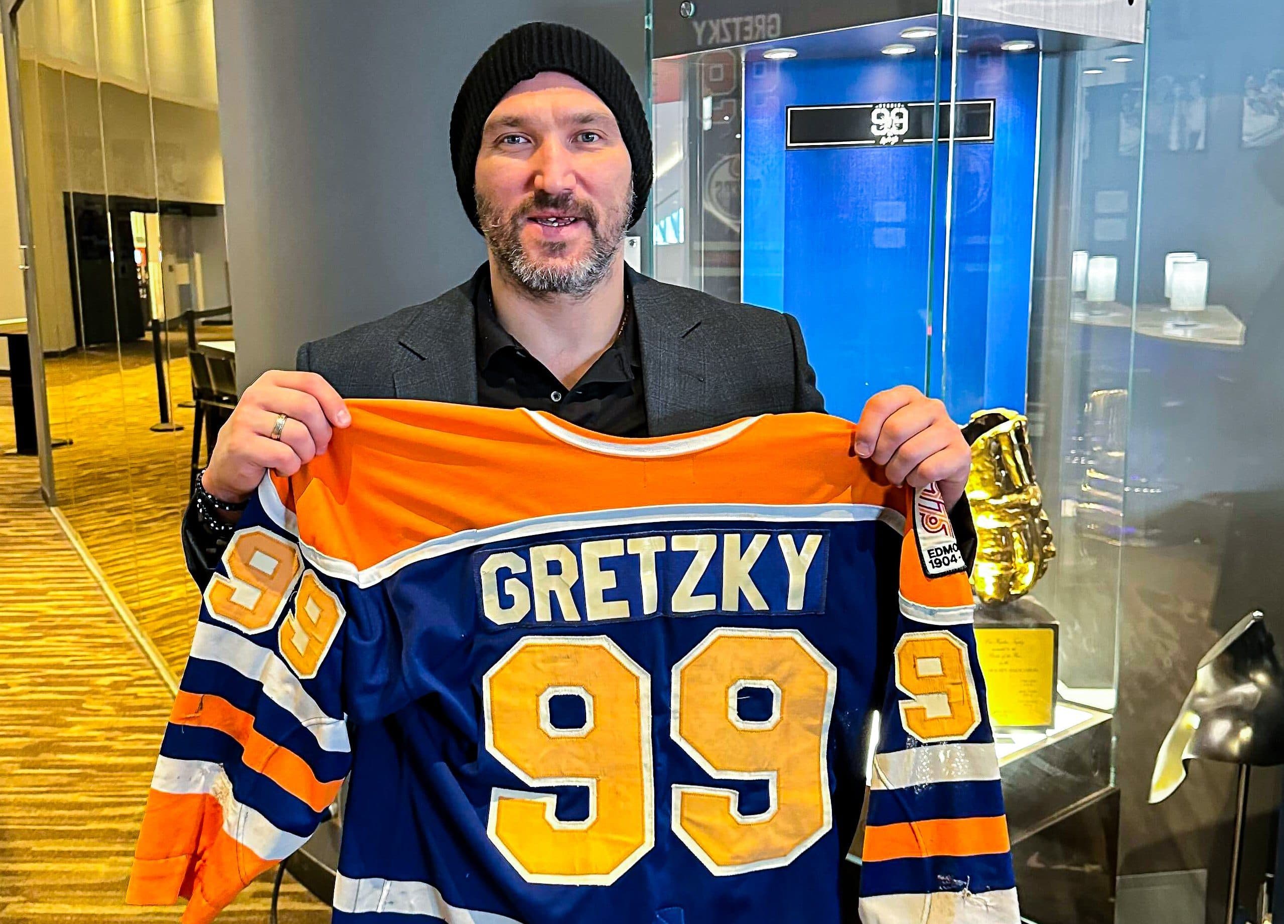 Alex Ovechkin with Wayne Gretzky's jersey (Washington Capitals via X)