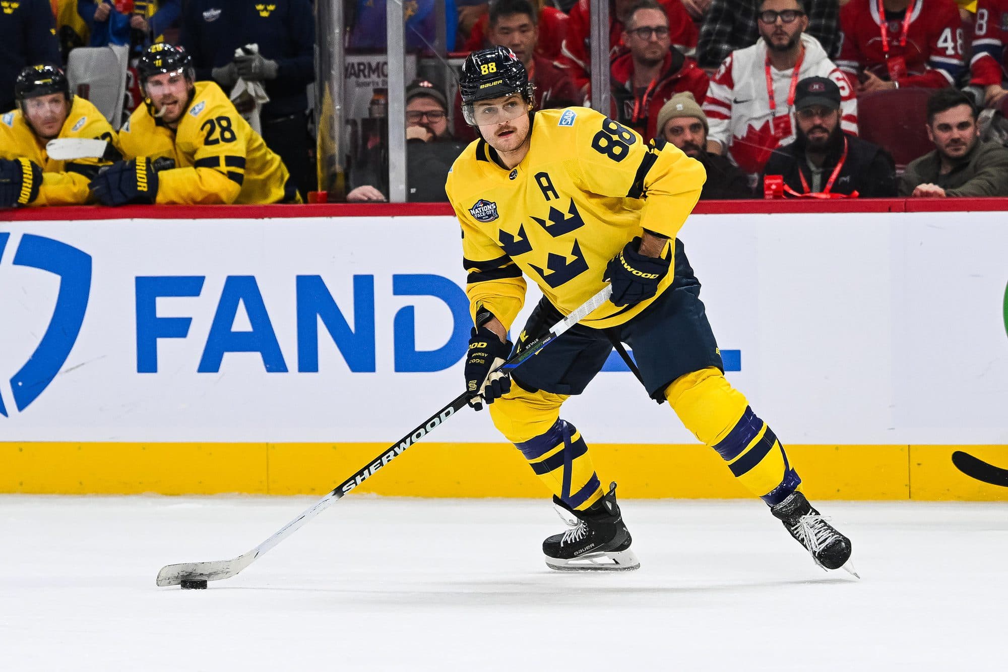 Team Sweden forward William Nylander (88) plays the puck against Team Canada in overtime during a 4 Nations Face-Off ice hockey game at Bell Centre.