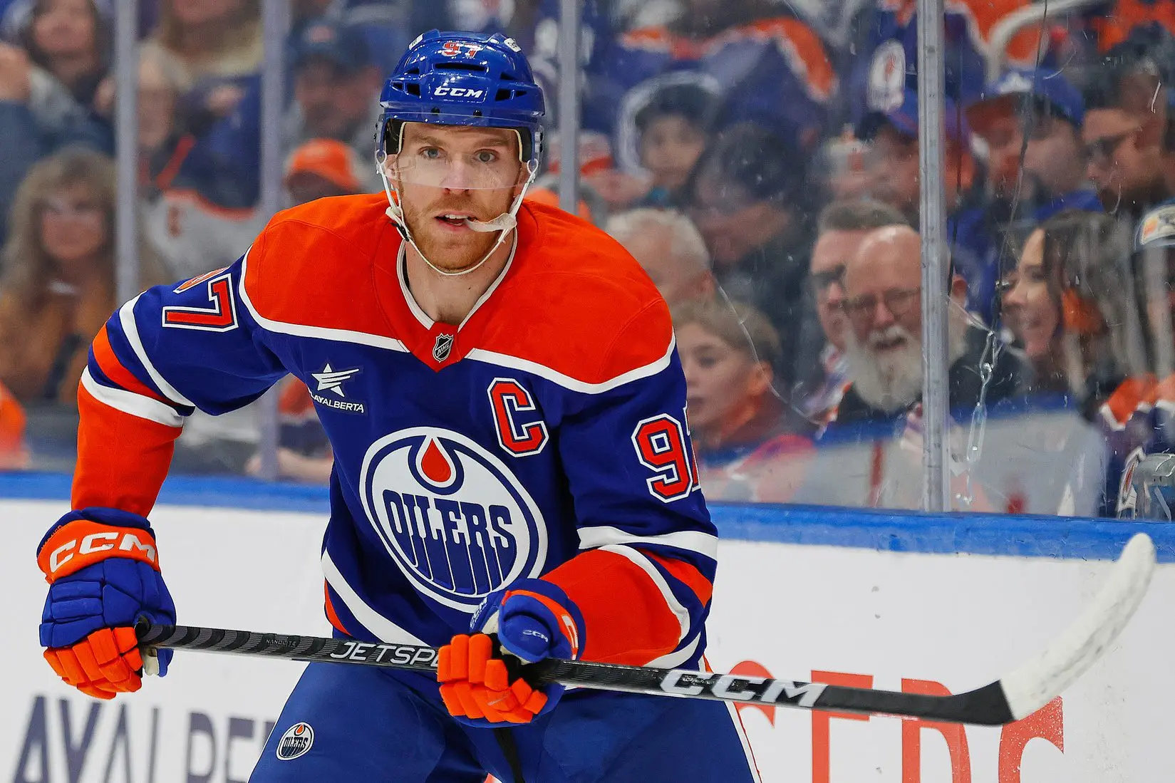 Oilers’ Connor McDavid leaves game with suspected lower-body injury