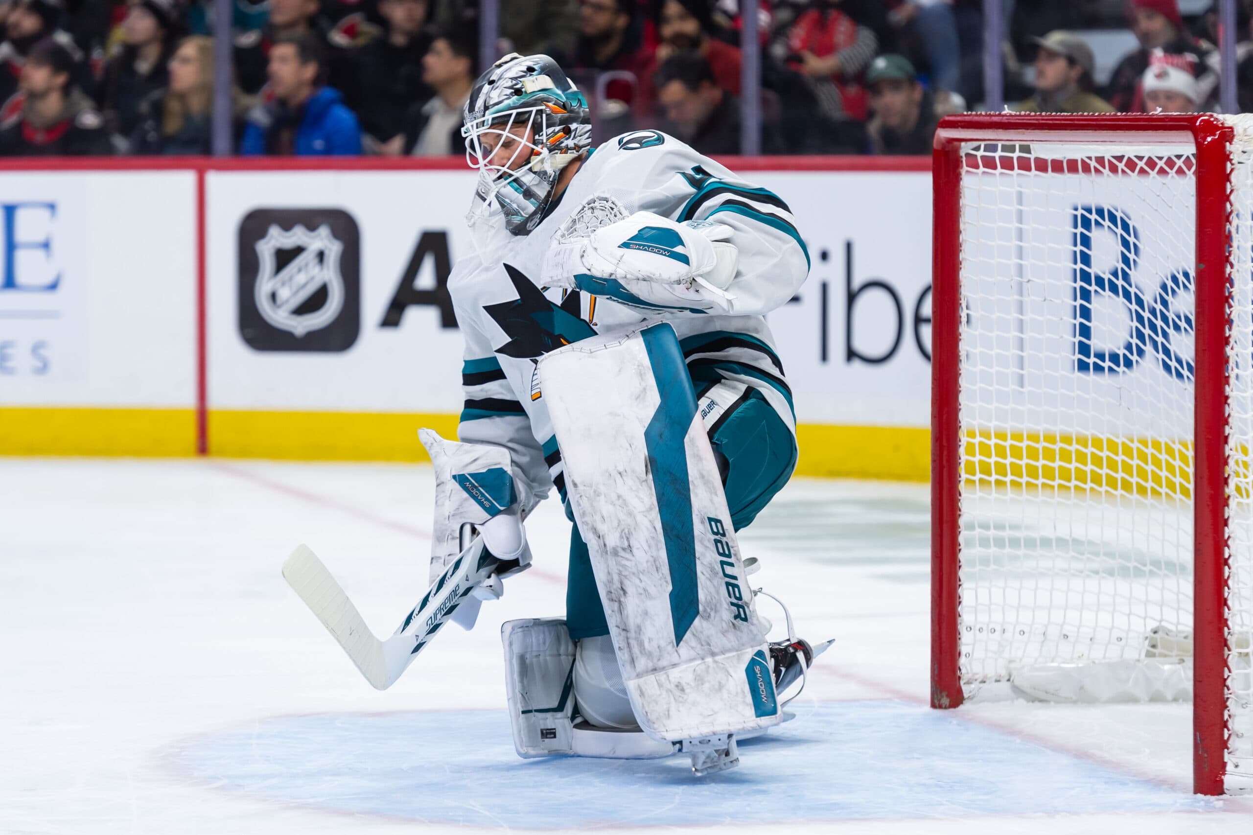 Panthers acquire Vitek Vanecek from Sharks for Patrick Giles