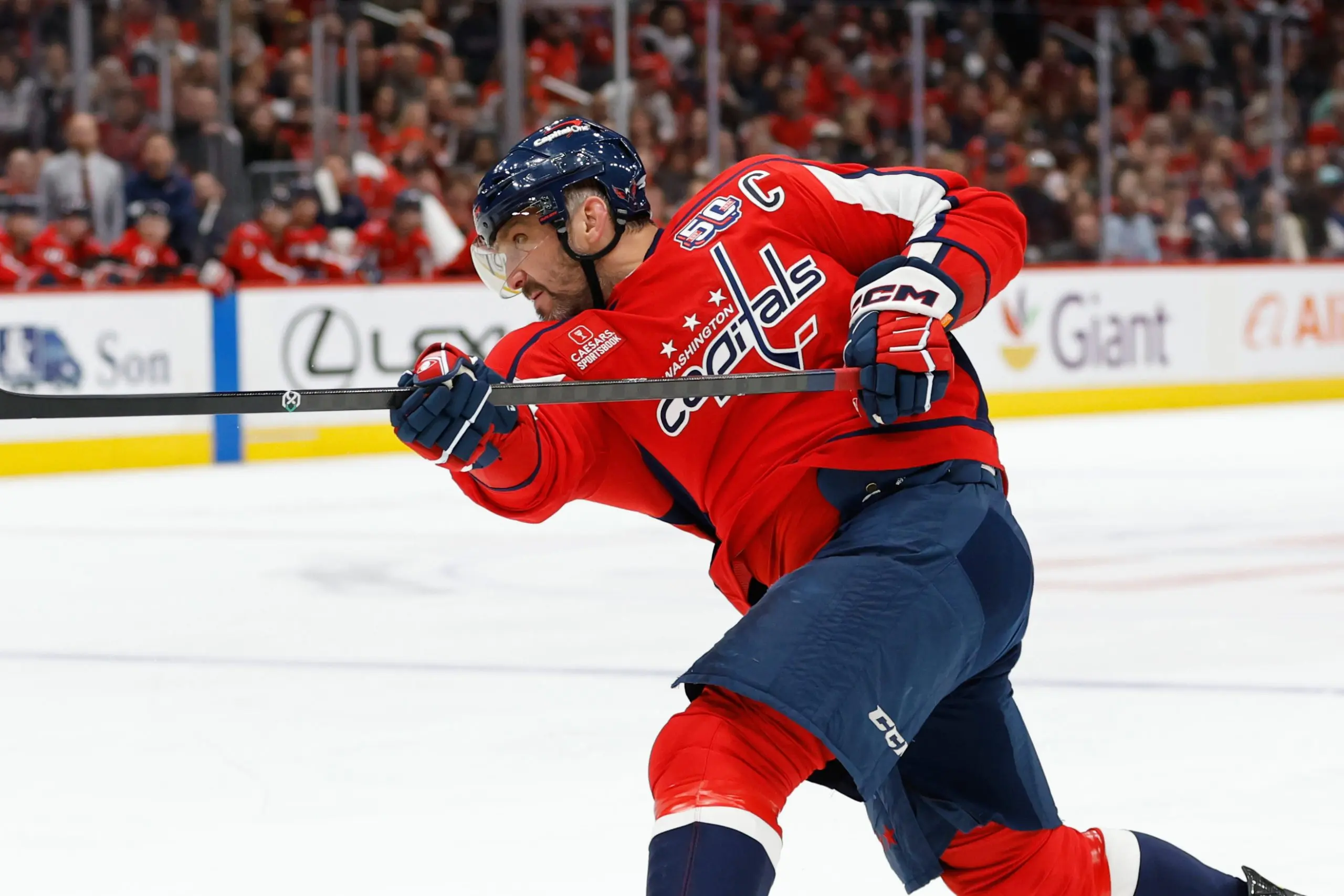 Capitals’ Alex Ovechkin scores goal No. 886; 1,600th NHL point