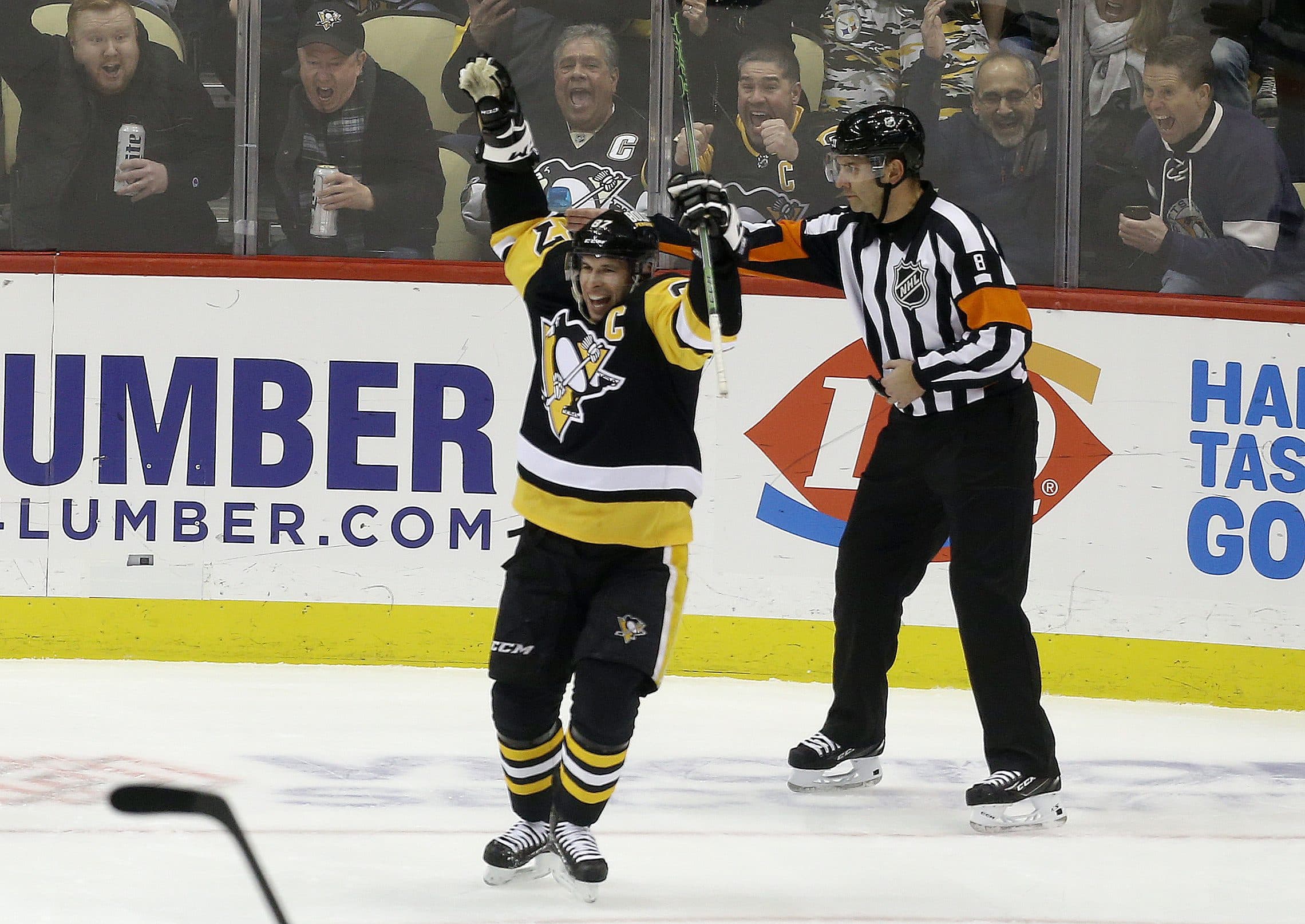 Pittsburgh Penguins star Sidney Crosby scores 500th NHL goal