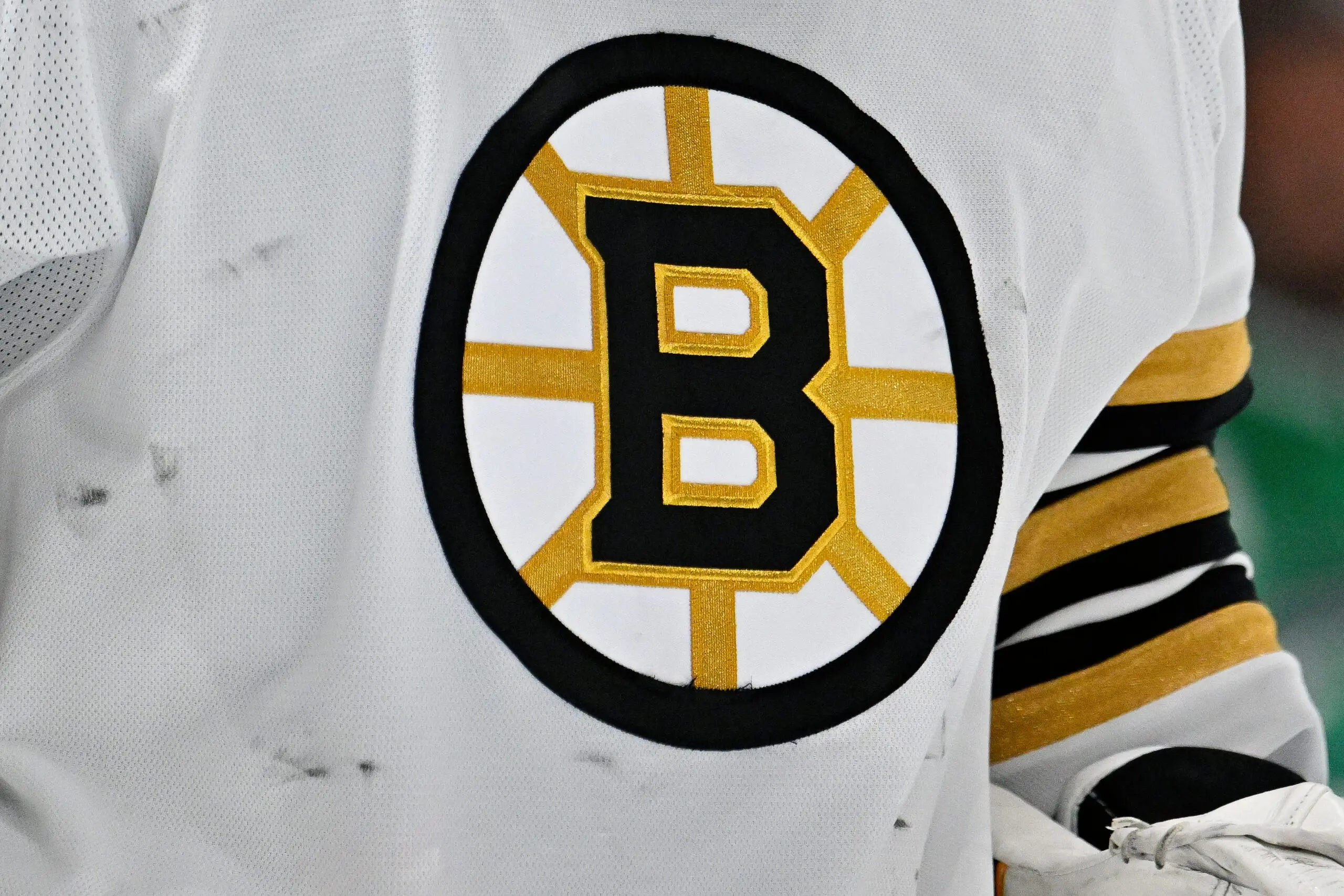 Bruins sign Max Jones and Riley Tufte to contracts