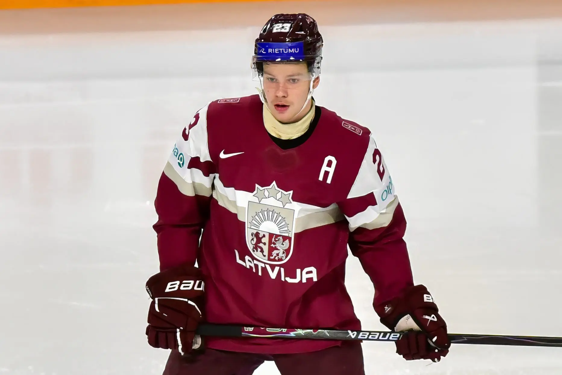 Could Albert Smits work himself into the higher end of the 2026 defenseman draft class?