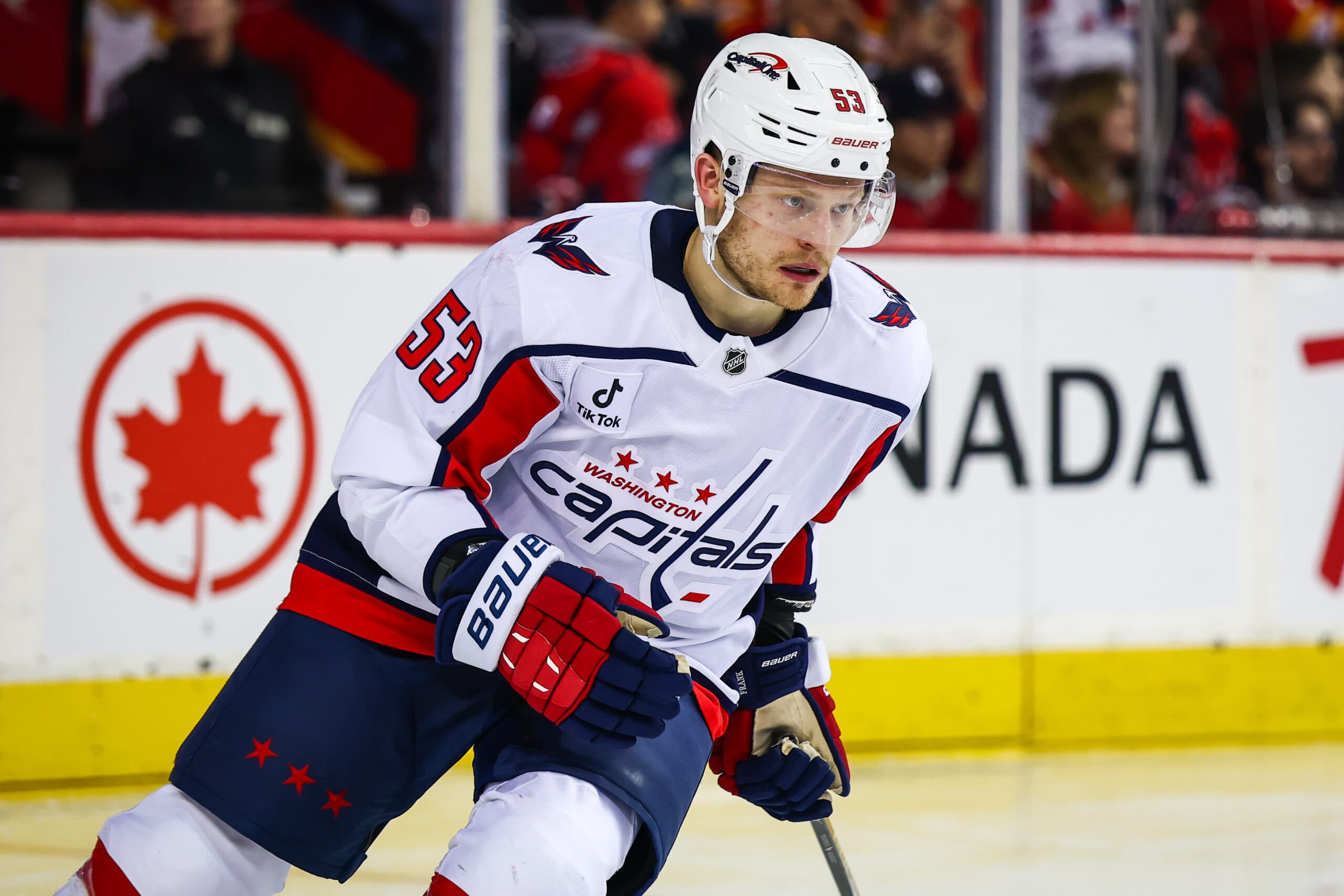 Capitals’ Ethen Frank leaves game against Avalanche with lower-body injury