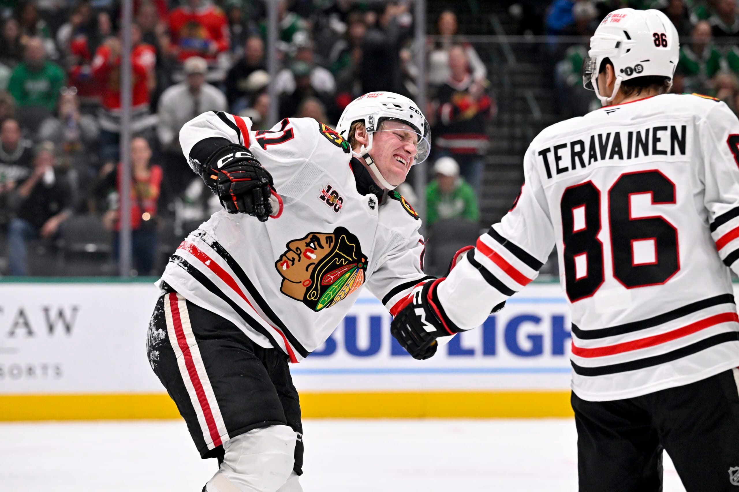 Blackhawks’ Oliver Moore leaves game against Stars with injury