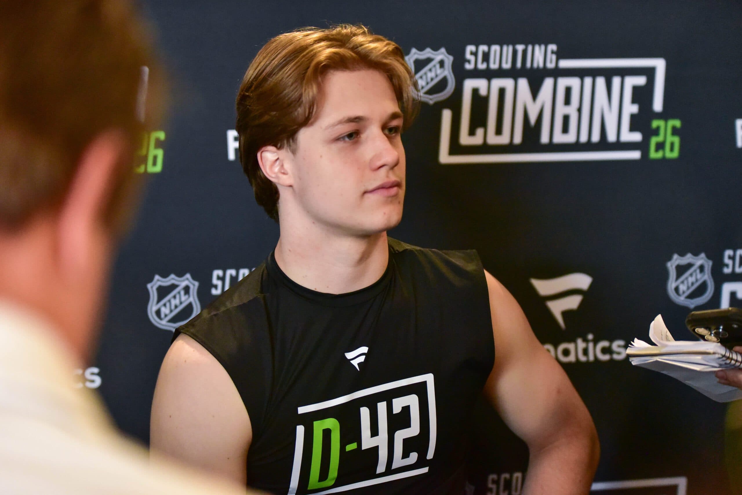 Islanders sign Vladimir Dravecky to three-year entry-level contract