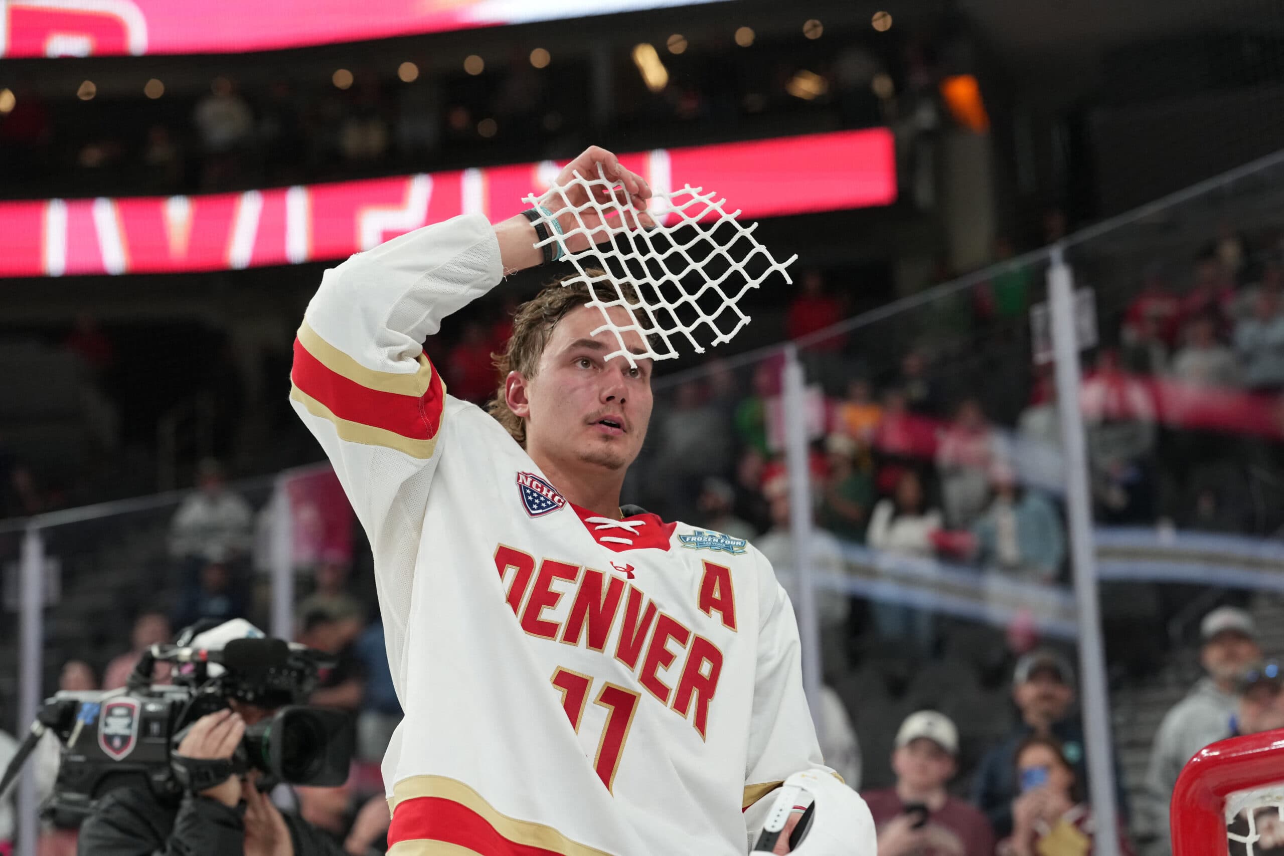 Panthers sign Samu Salminen to entry-level contract